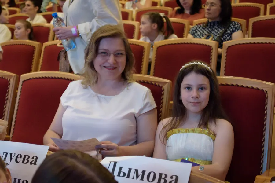 Выпускной школы Фоксинбург 2026: сцена, награждение, Лиса