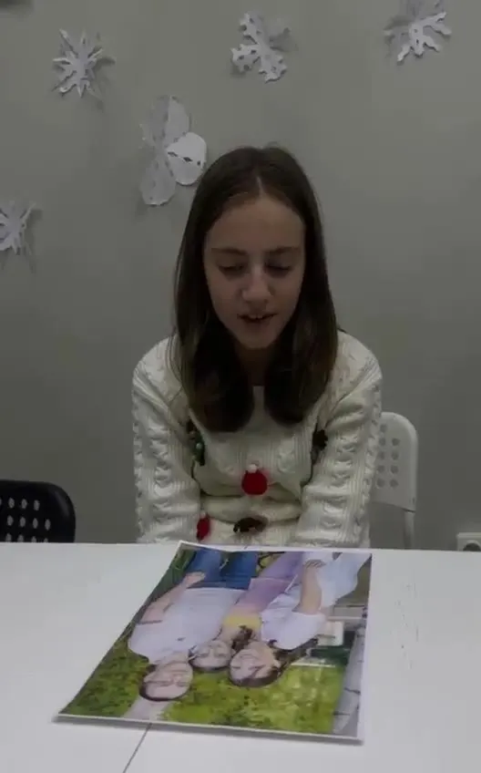 Ученица отвечает на уроке китайского