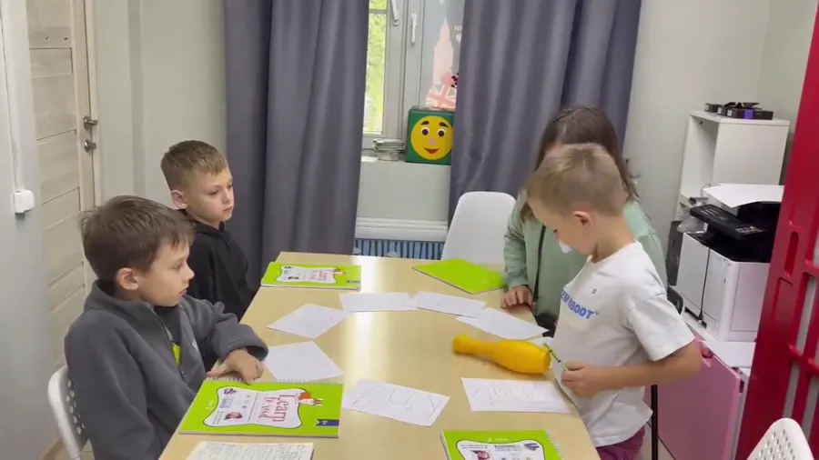 Группа курса чтения за столом
